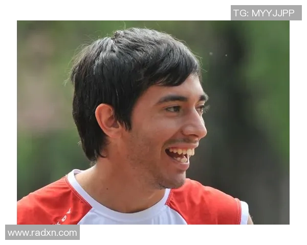 足球明星中身高最矮的球员是谁他的身高和成就如何影响比赛表现